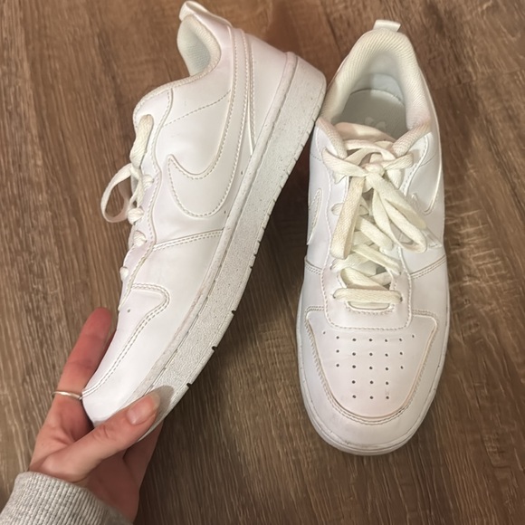 Nike women’s low top court vision airforces - Picture 2 of 4